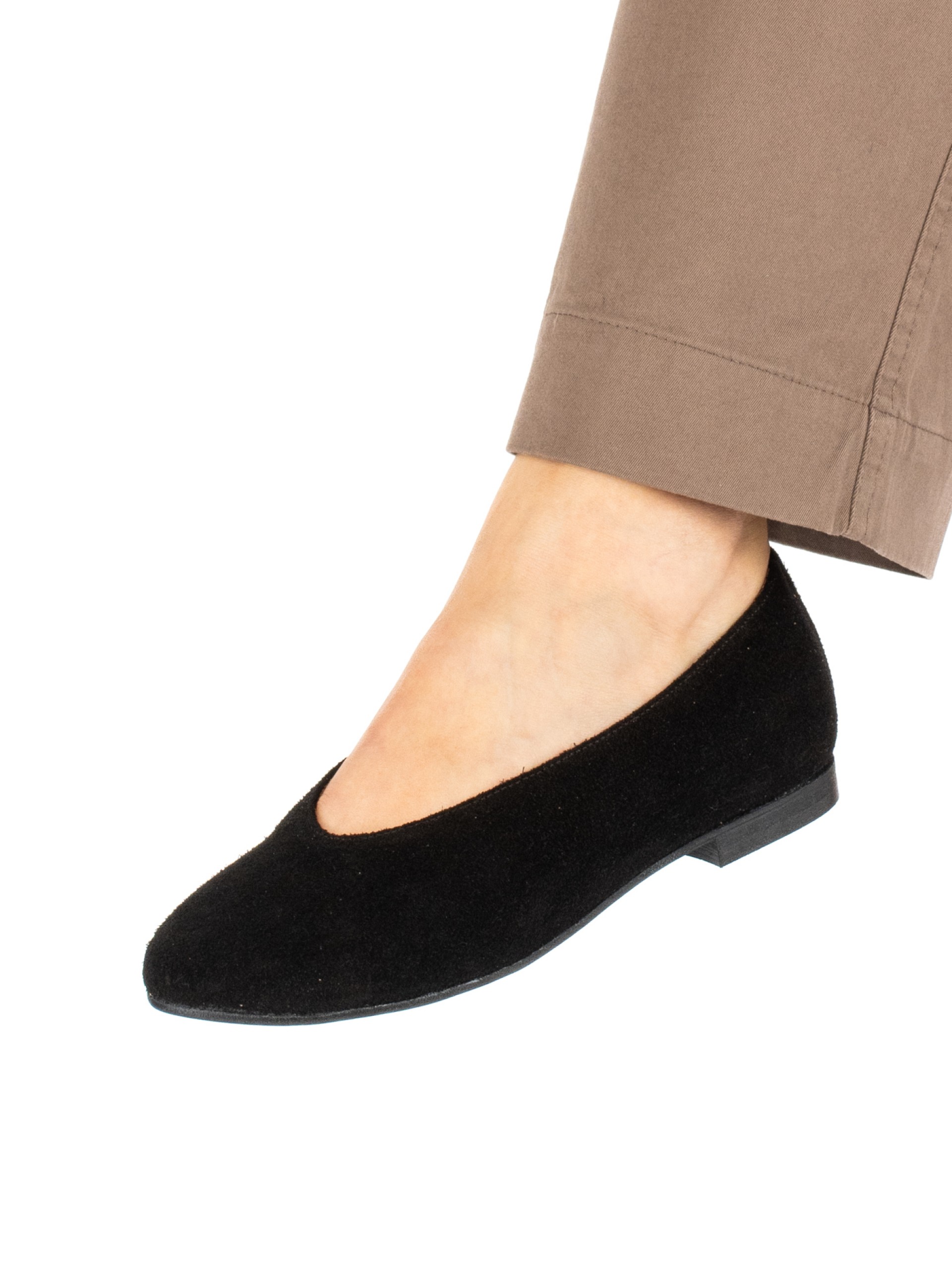 Women’s suede flat shoe