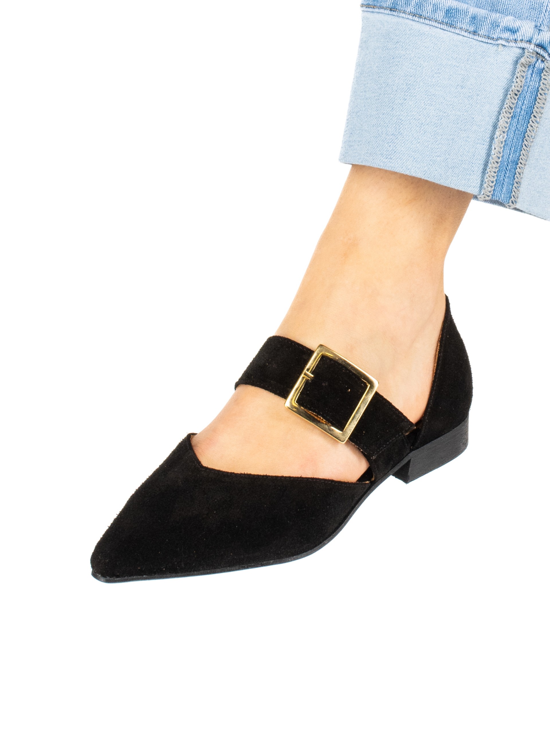 Women’s suede flat shoe with buckle