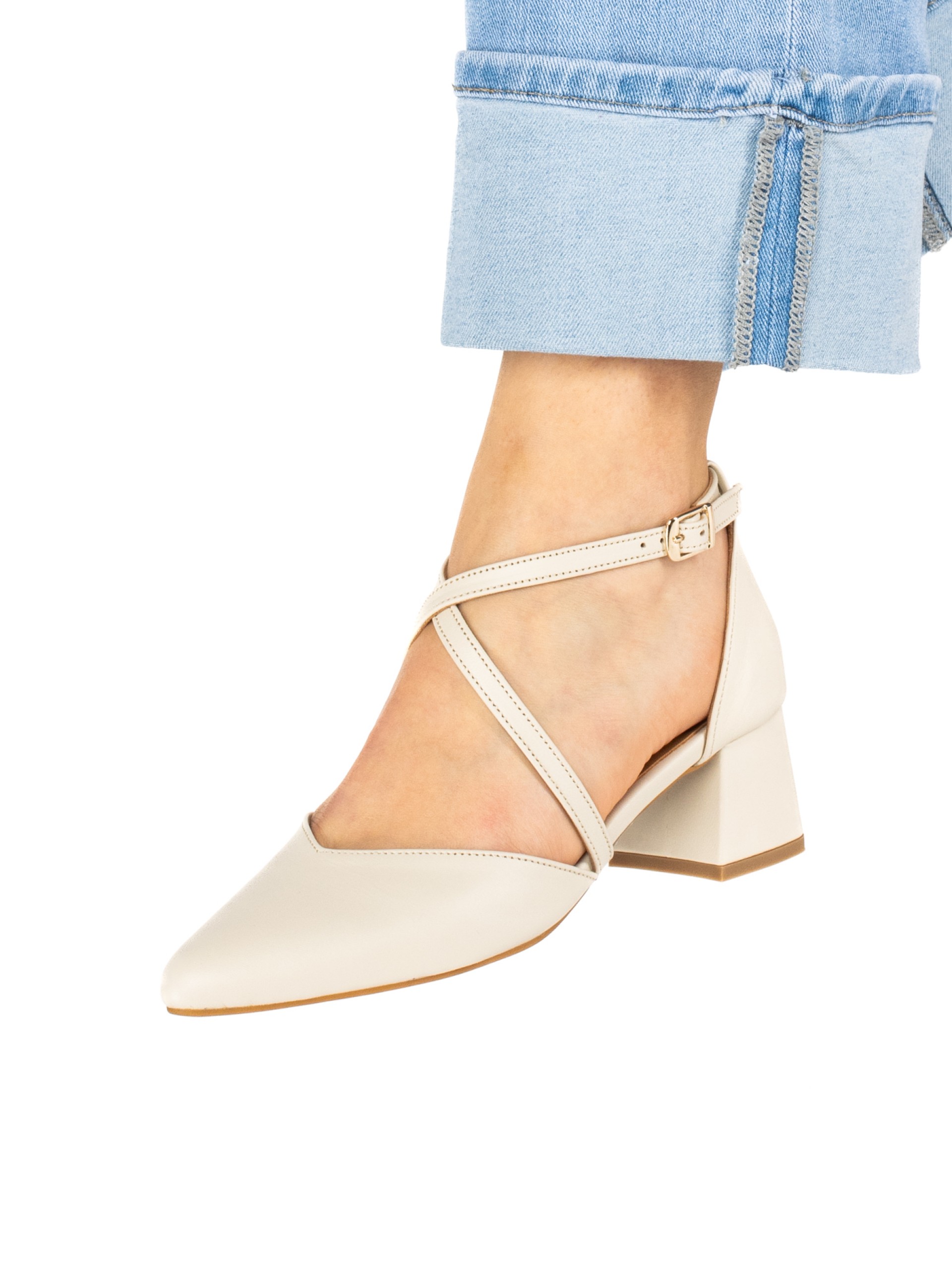 Mid Heel Leather Shoe with Cross Straps