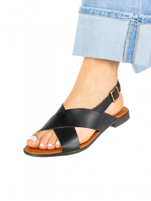 Women�s Flat Leather Sandal with Crossed Straps