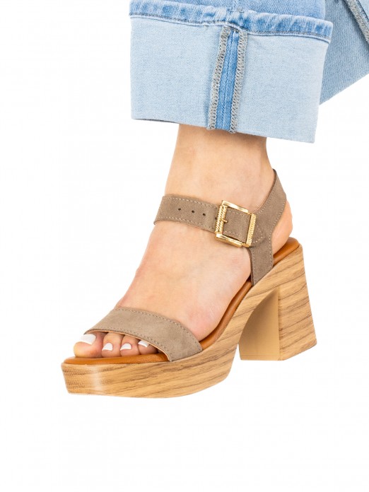 Wedge Sandal in Suede Wedge Sandal in Suede