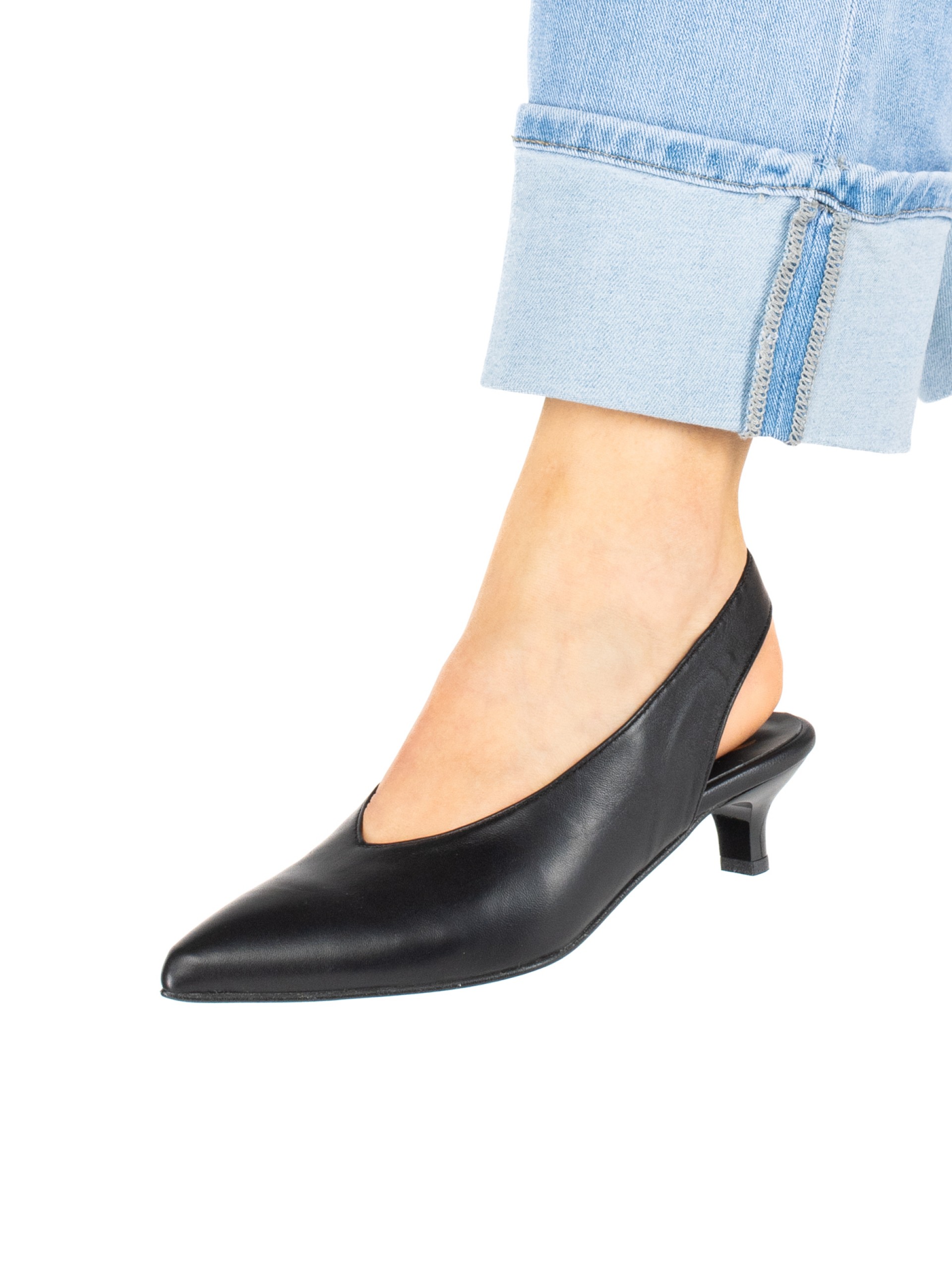 Sapato de senhora de salto estilo kitten heel