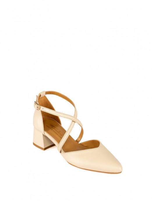 Mid Heel Leather Shoe with Cross Straps Mid Heel Leather Shoe with Cross Straps