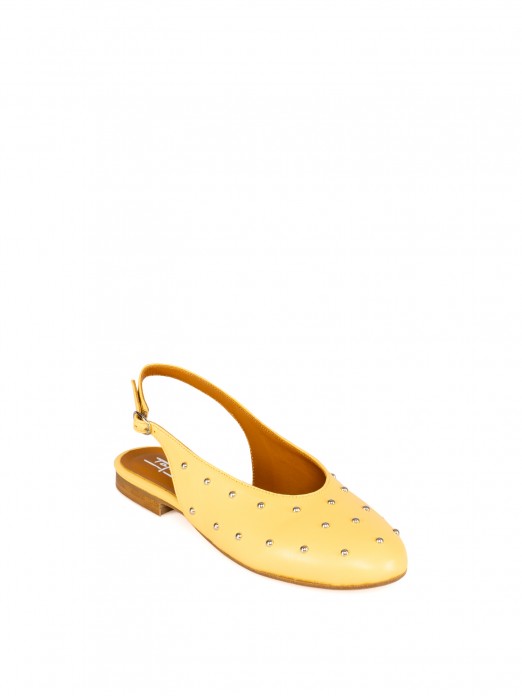 Women�s leather flat shoe with studs