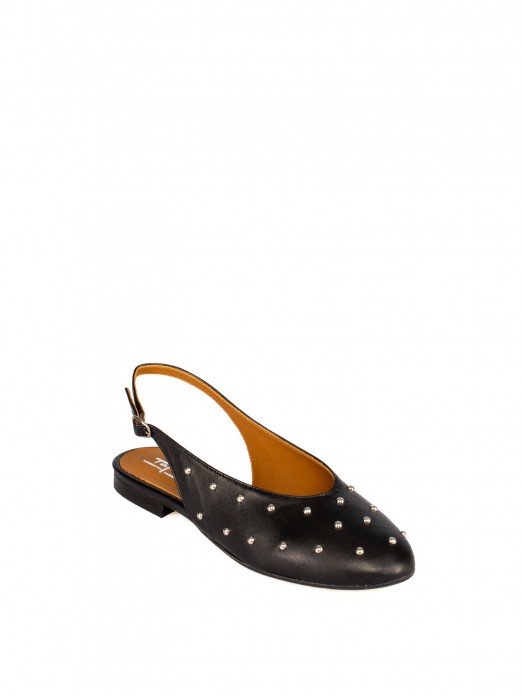 Women�s leather flat shoe with studs
