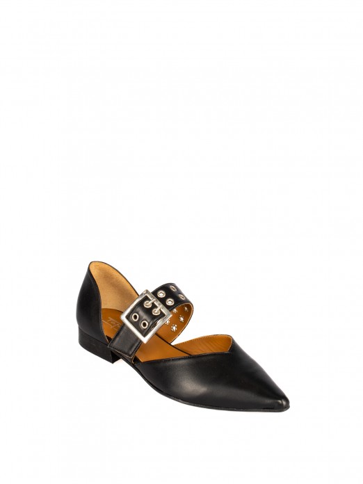 Women’s leather flat shoe with buckle and eyelets Women’s leather flat shoe with buckle and eyelets