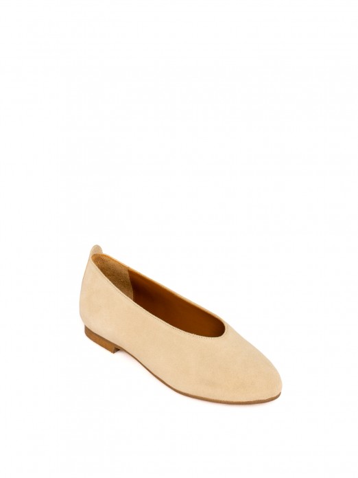 Women�s suede flat shoe