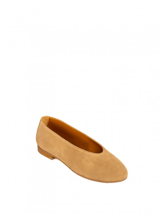 Women�s suede flat shoe
