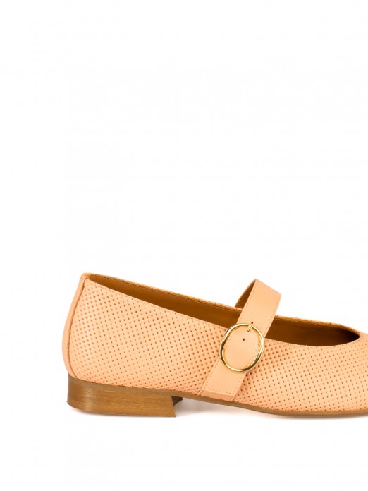 Women’s perforated leather flat shoe Women’s perforated leather flat shoe