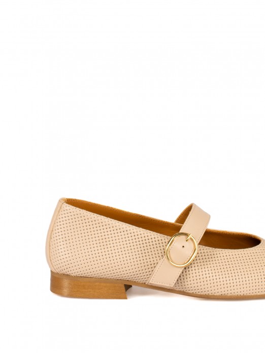 Women’s perforated leather flat shoe Women’s perforated leather flat shoe