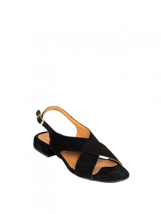 Women’s Suede Sandal with
Crossed Straps and Low Women’s Suede Sandal with
Crossed Straps and Low