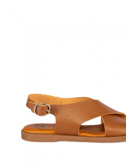 Women’s Flat Leather Sandalwith Crossed Straps Women’s Flat Leather Sandalwith Crossed Straps
