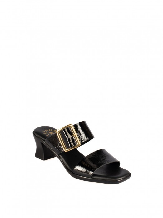 Heeled Mule
with two straps and buckle in patent Heeled Mule
with two straps and buckle in patent