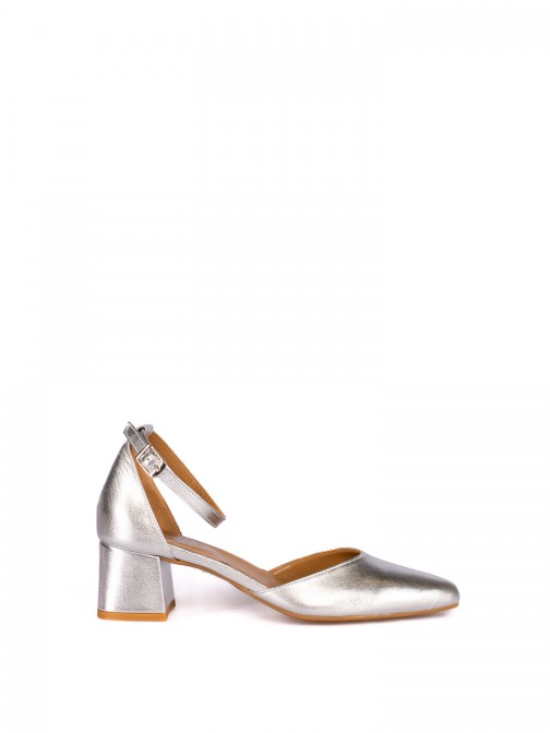 Medium Heel Shoe in Laminated Leather Medium Heel Shoe in Laminated Leather