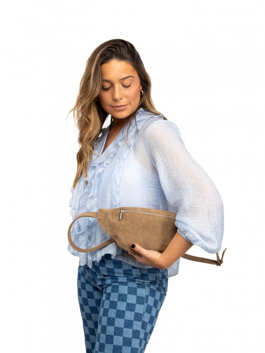 Bolsa de Cintura em Camurça Jeans Bolsa de Cintura em Camurça Jeans