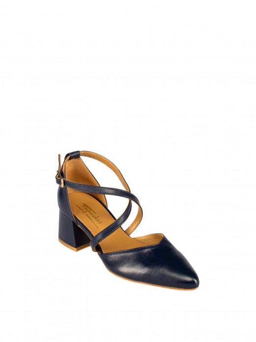 Mid Heel Leather Shoe with Cross Straps Mid Heel Leather Shoe with Cross Straps