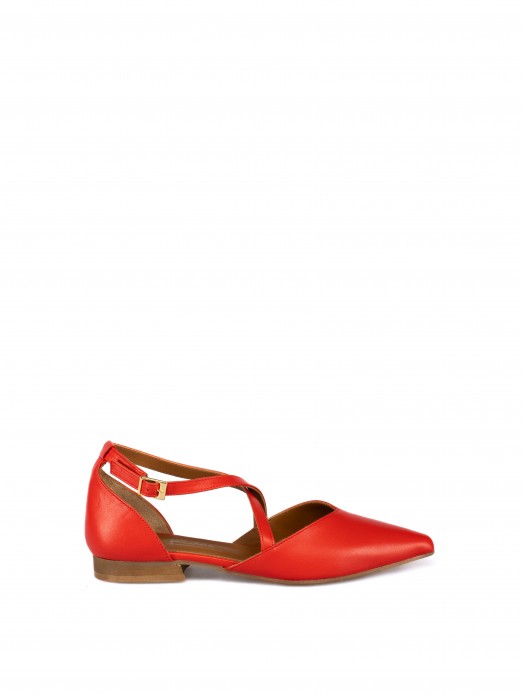 Women’s leather flat shoe with crossed straps Women’s leather flat shoe with crossed straps