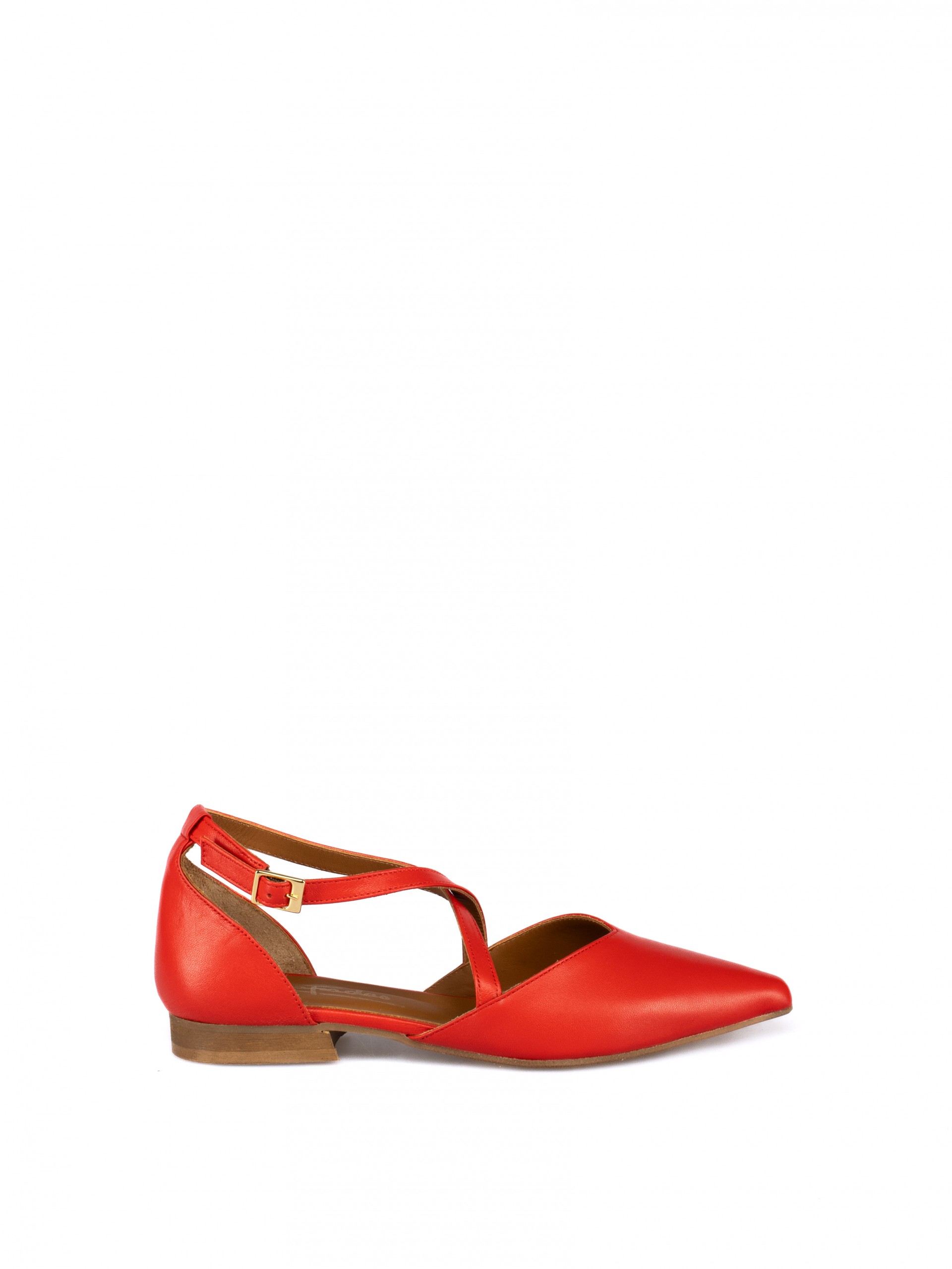 Women’s leather flat shoe with crossed straps