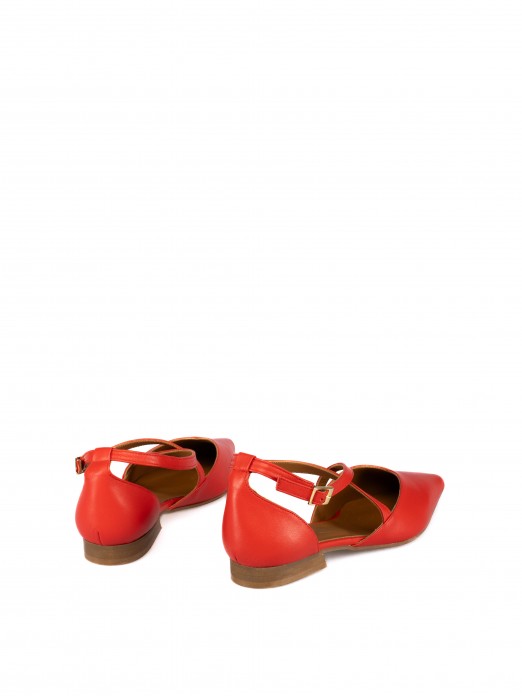 Women’s leather flat shoe with crossed straps Women’s leather flat shoe with crossed straps