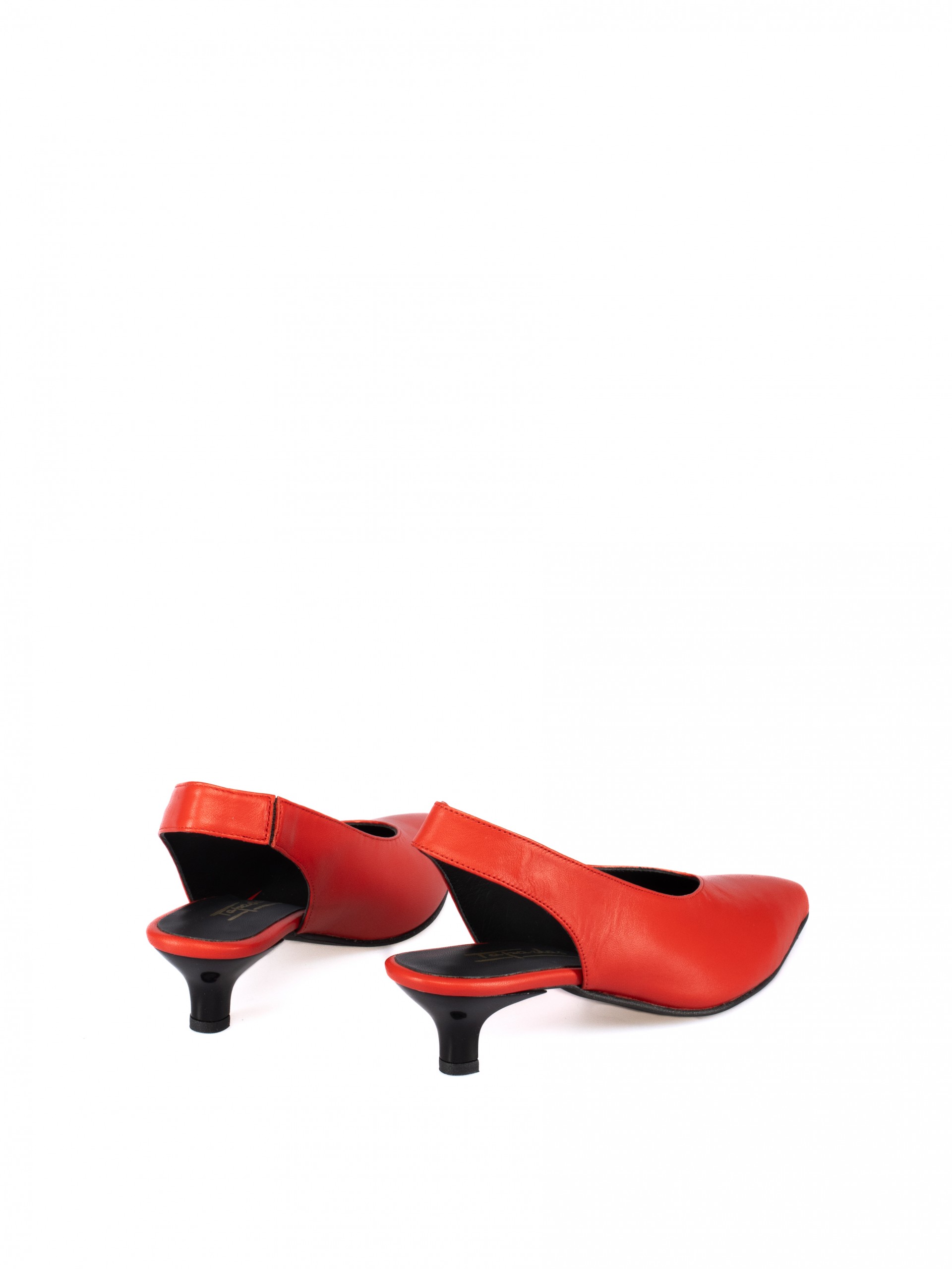 Sapato de senhora de salto estilo kitten heel