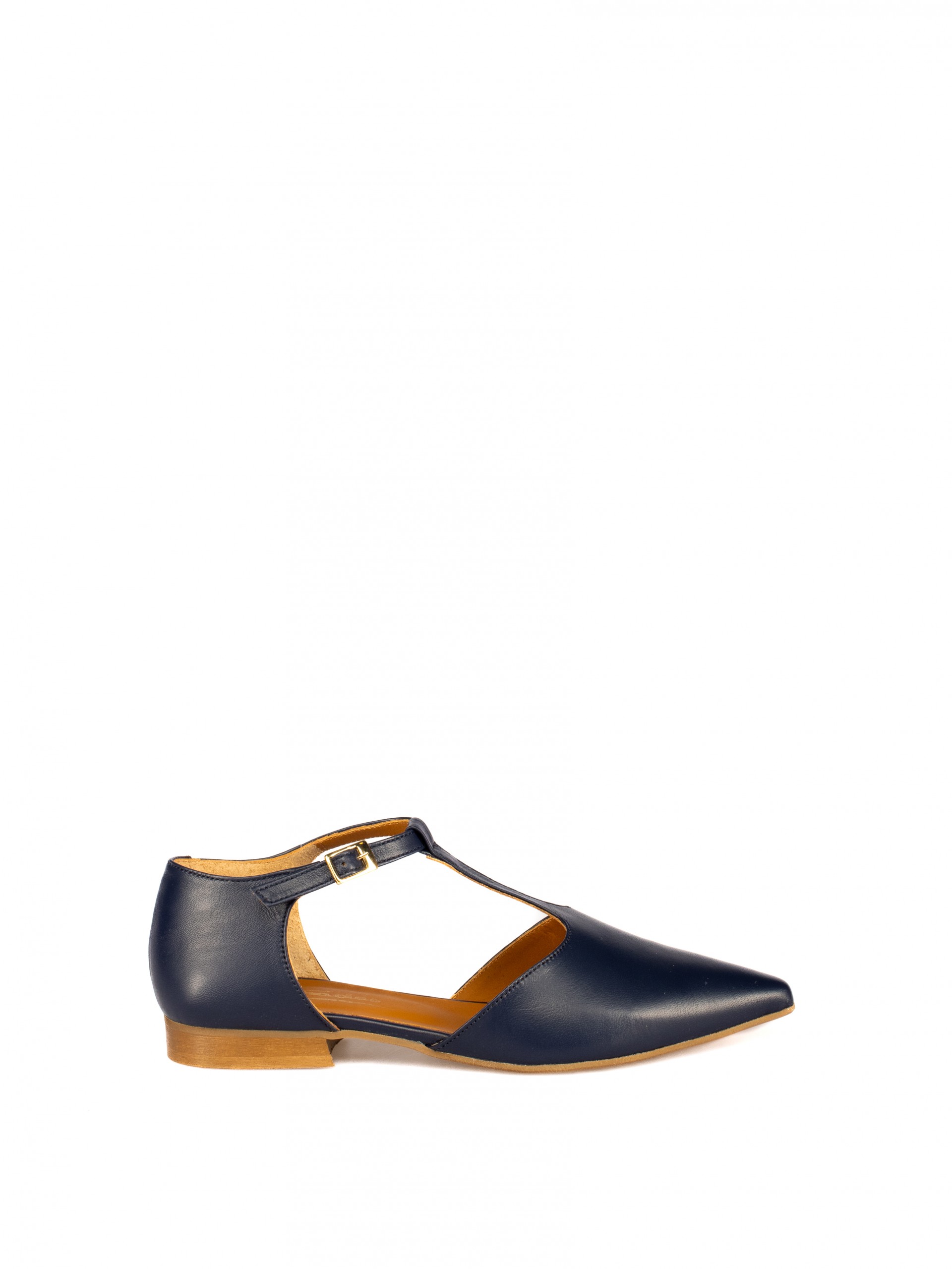 Women's flat leather shoe with T-strap.