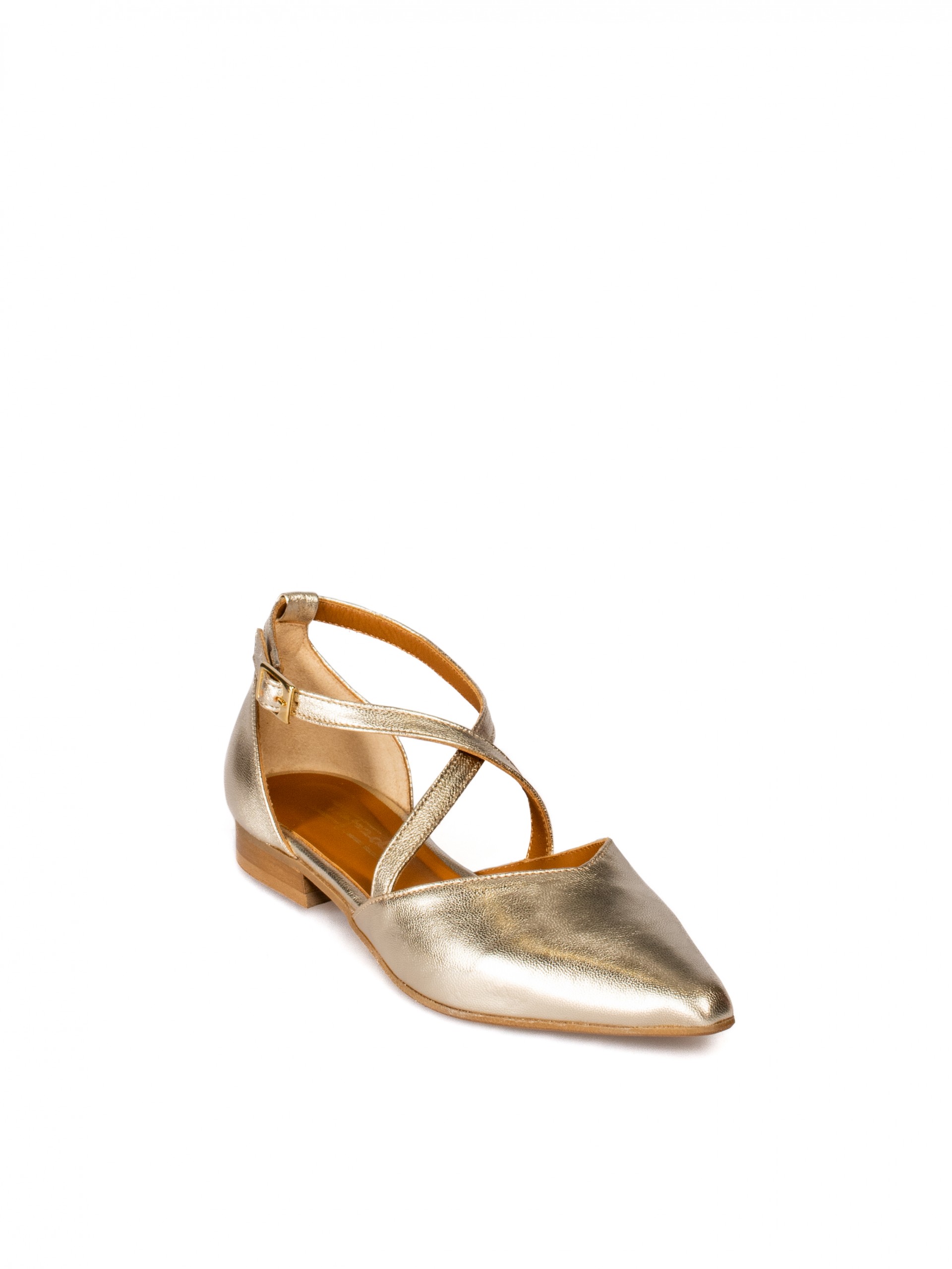 Women’s leather flat shoe with crossed straps