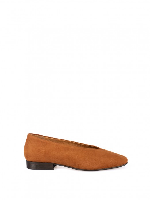 Flat shoe in nubuck leather Flat shoe in nubuck leather