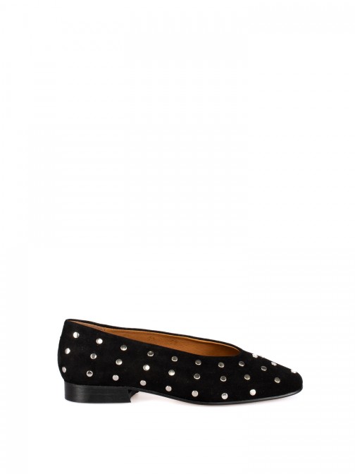 Sapato Estilo Sabrina com tachas Sapato Estilo Sabrina com tachas