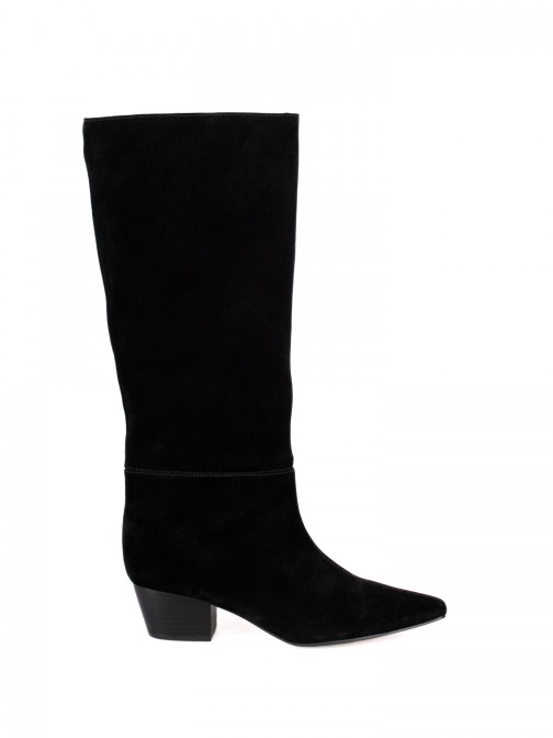 High-top cowboy boots in suede. High-top cowboy boots in suede.