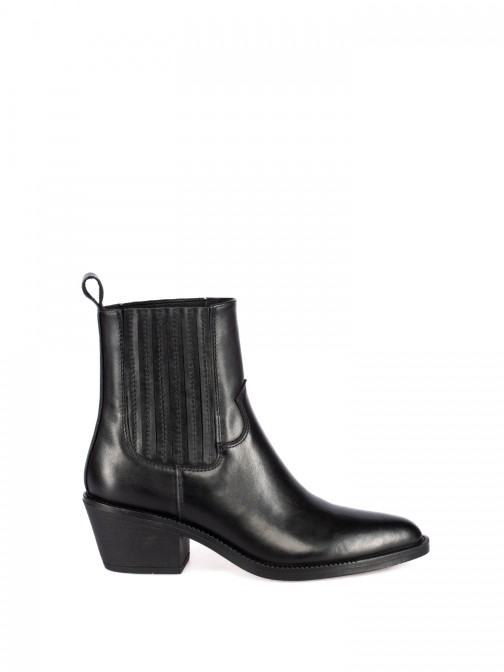 Western-style ankle boot