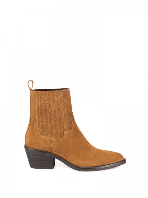 Western-style ankle boot with elastic waistband an Western-style ankle boot with elastic waistband an