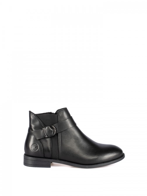 Leather ankle boot with buckle.
