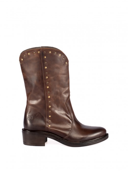 Bota em Pele com Tachas Bota em Pele com Tachas