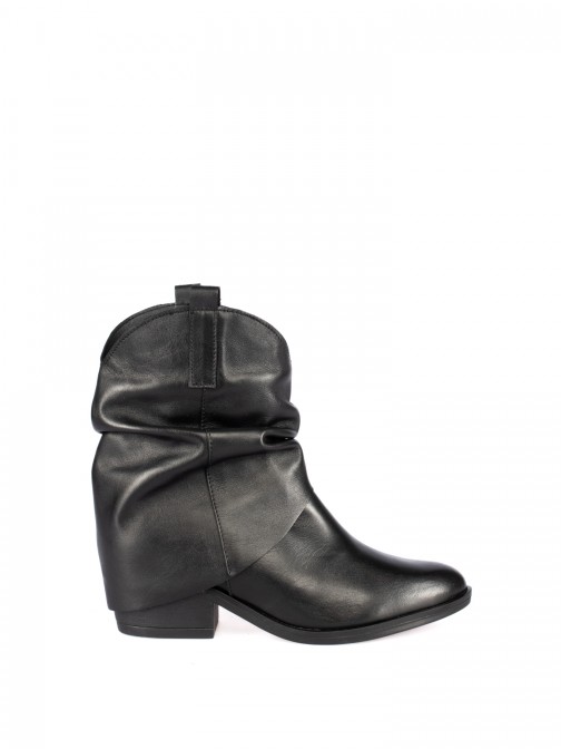 Bota em Pele com Cano Duplo Bota em Pele com Cano Duplo