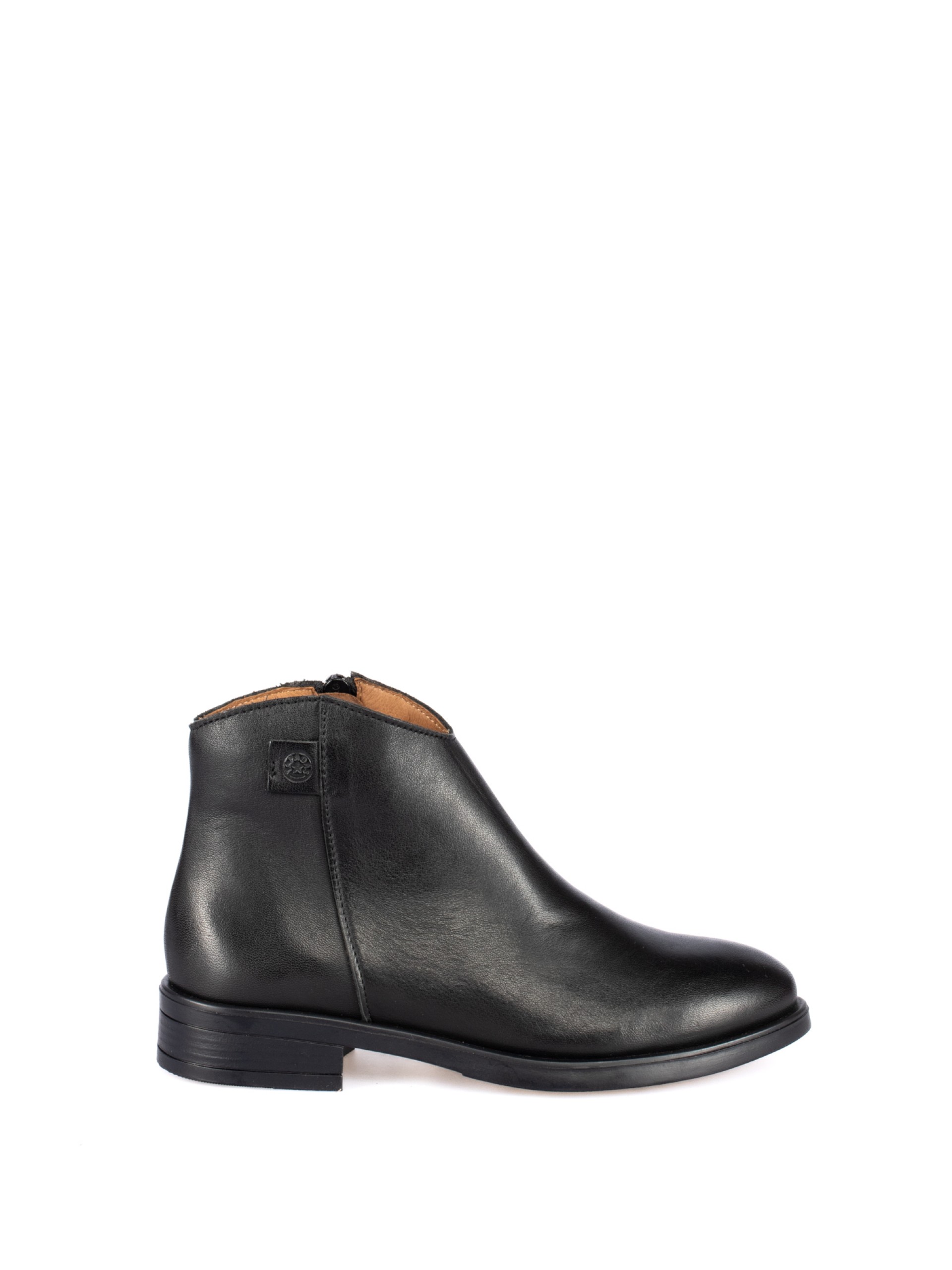 Flat leather ankle boot