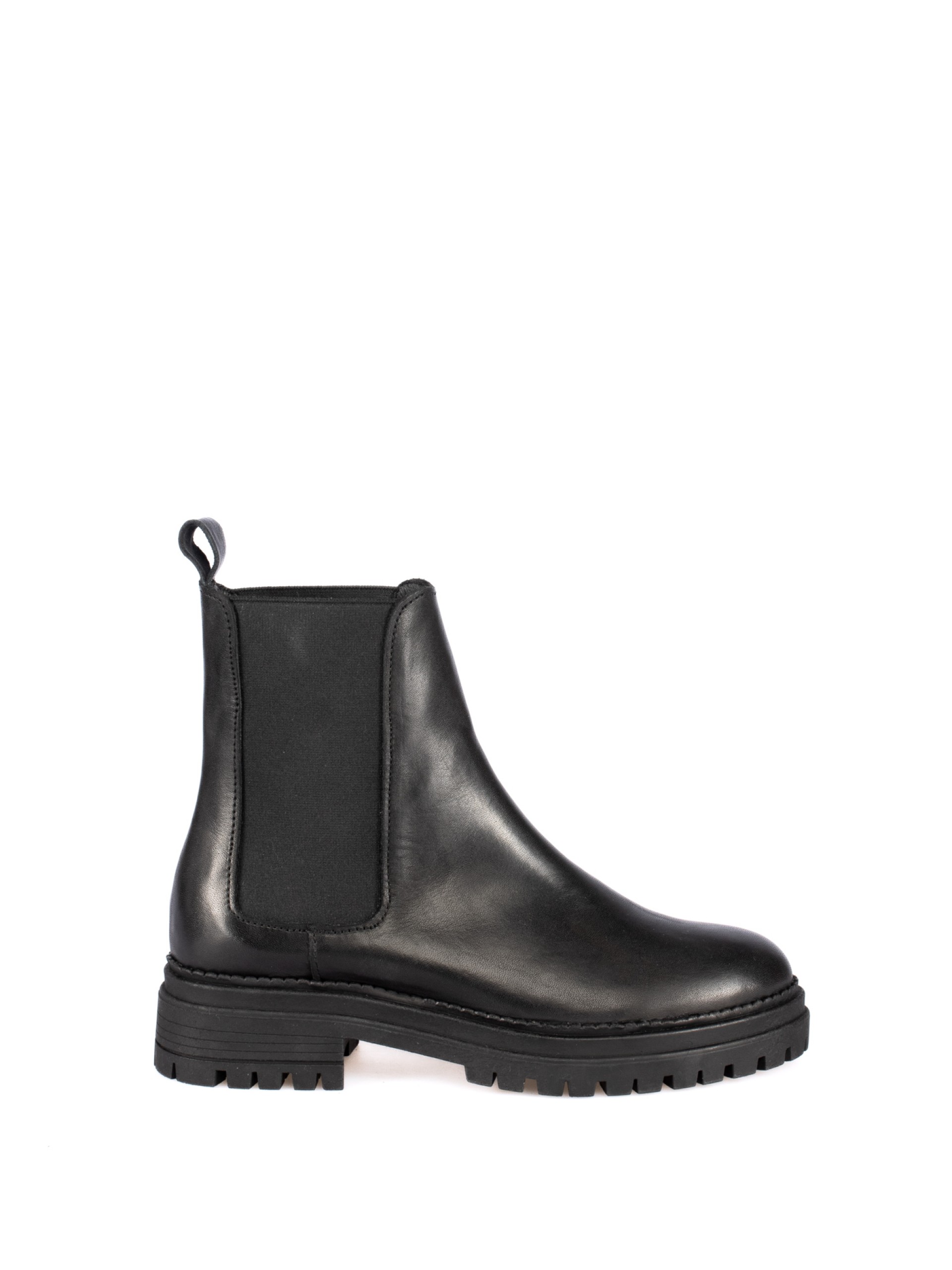 Leather ankle boot with elastic straps.