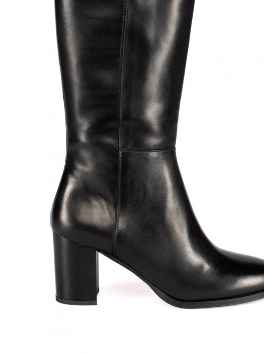 Bota de Cano Alto em Pele Bota de Cano Alto em Pele