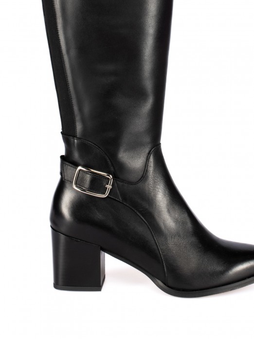 Bota de cano alto em Pele Bota de cano alto em Pele