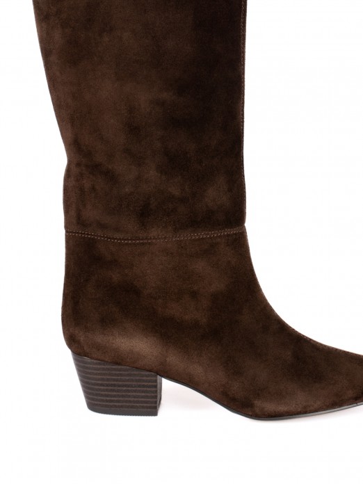 High-top cowboy boots in suede. High-top cowboy boots in suede.