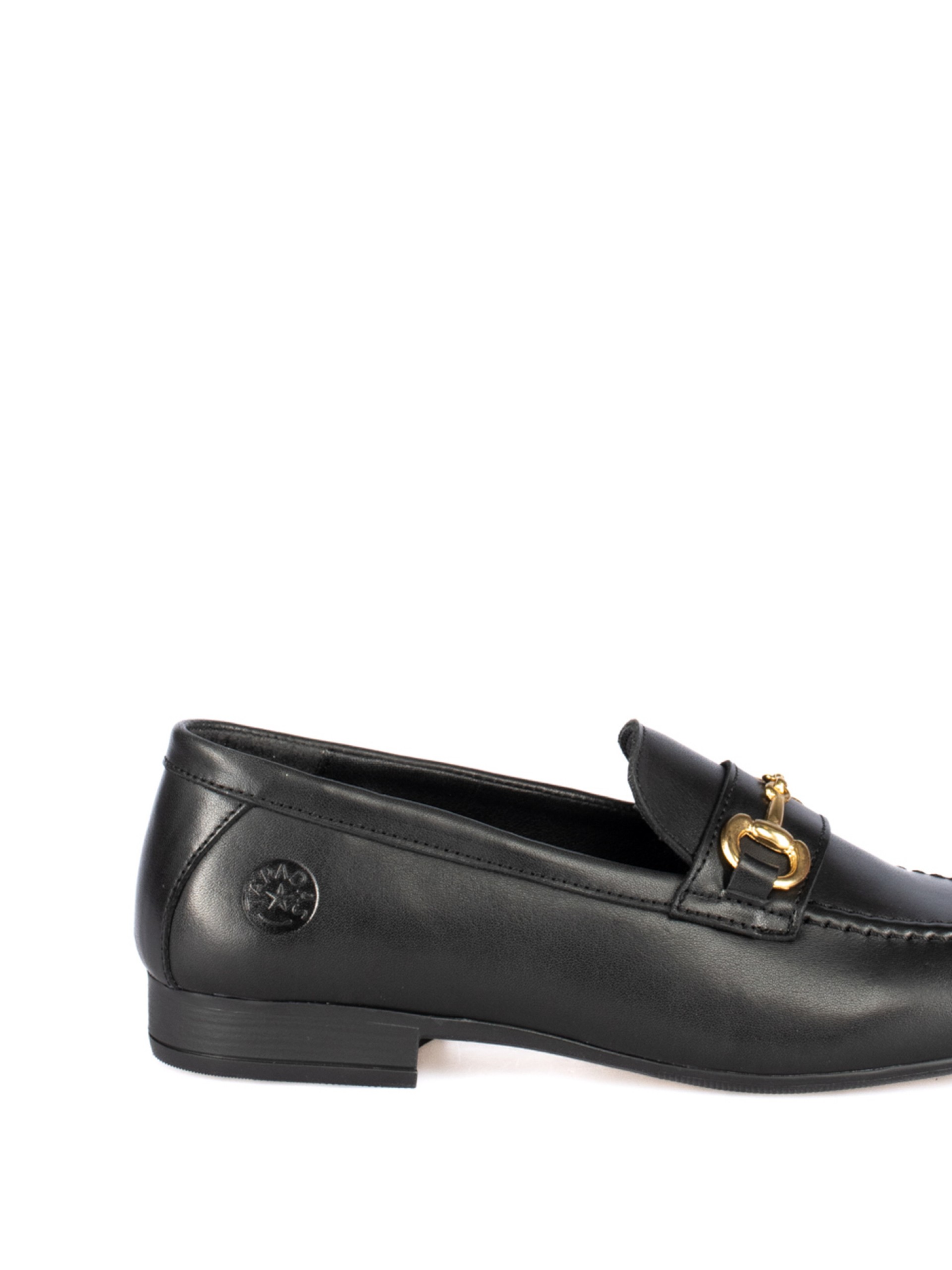 Mocassim em Pele com Detalhe Dourado