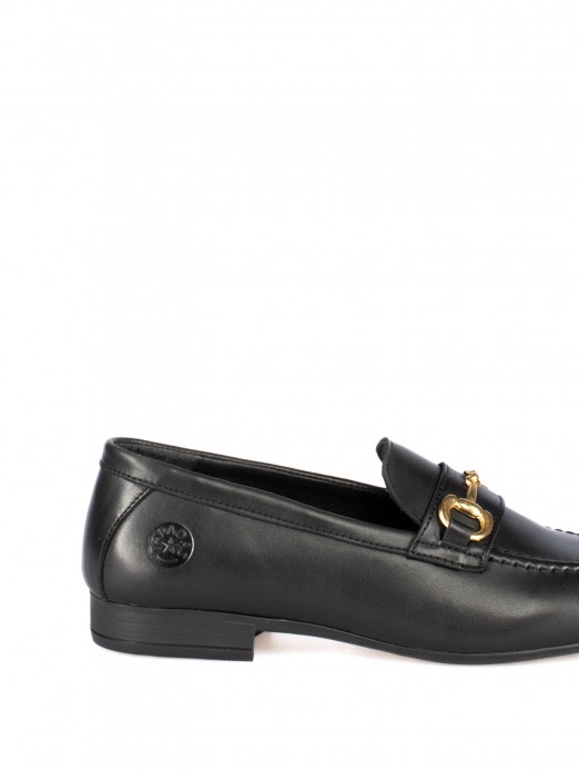 Mocassim em Pele com Detalhe Dourado Mocassim em Pele com Detalhe Dourado