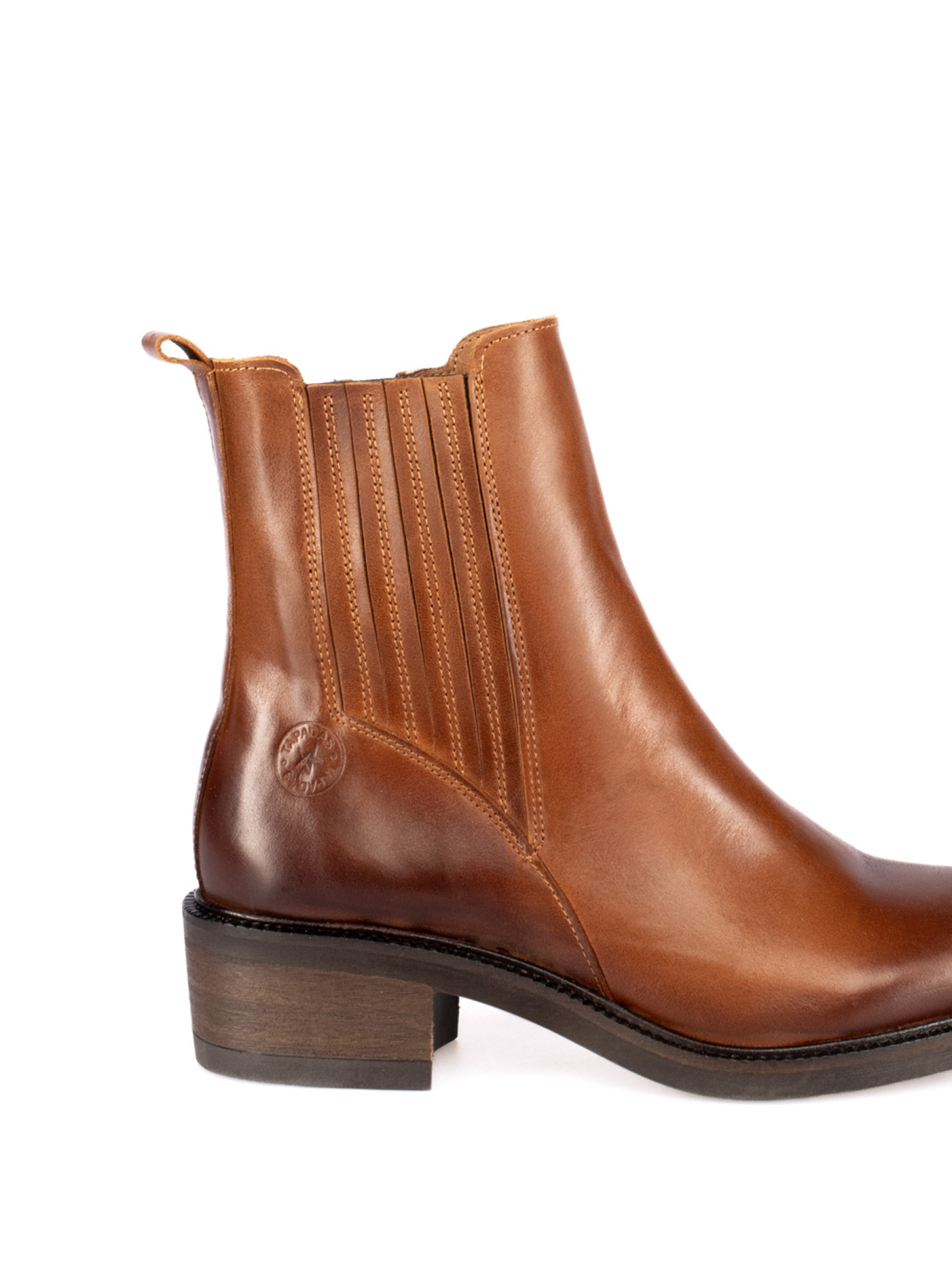Leather ankle boot with elastic inserts