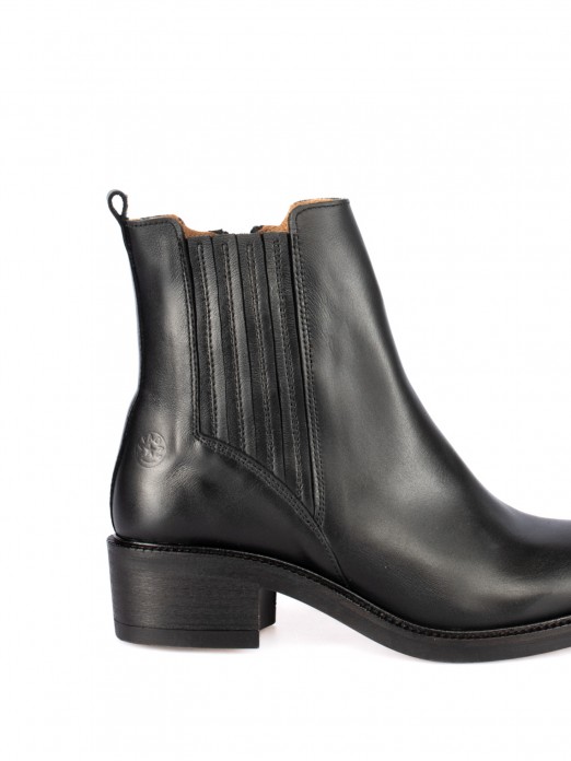 Leather ankle boot with elastic inserts Leather ankle boot with elastic inserts