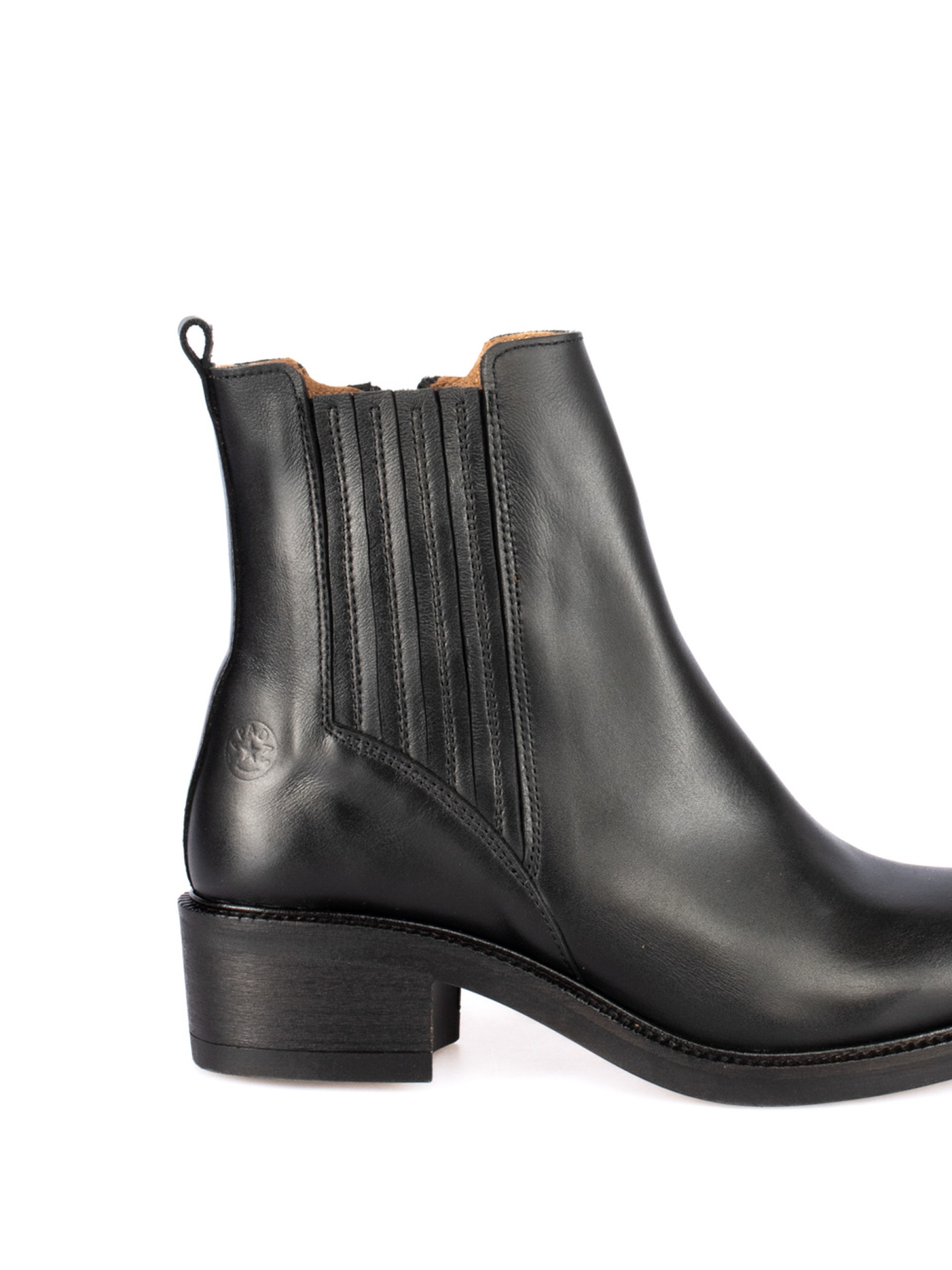 Leather ankle boot with elastic inserts