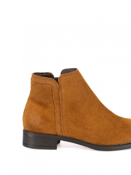 Flat suede ankle boot Flat suede ankle boot