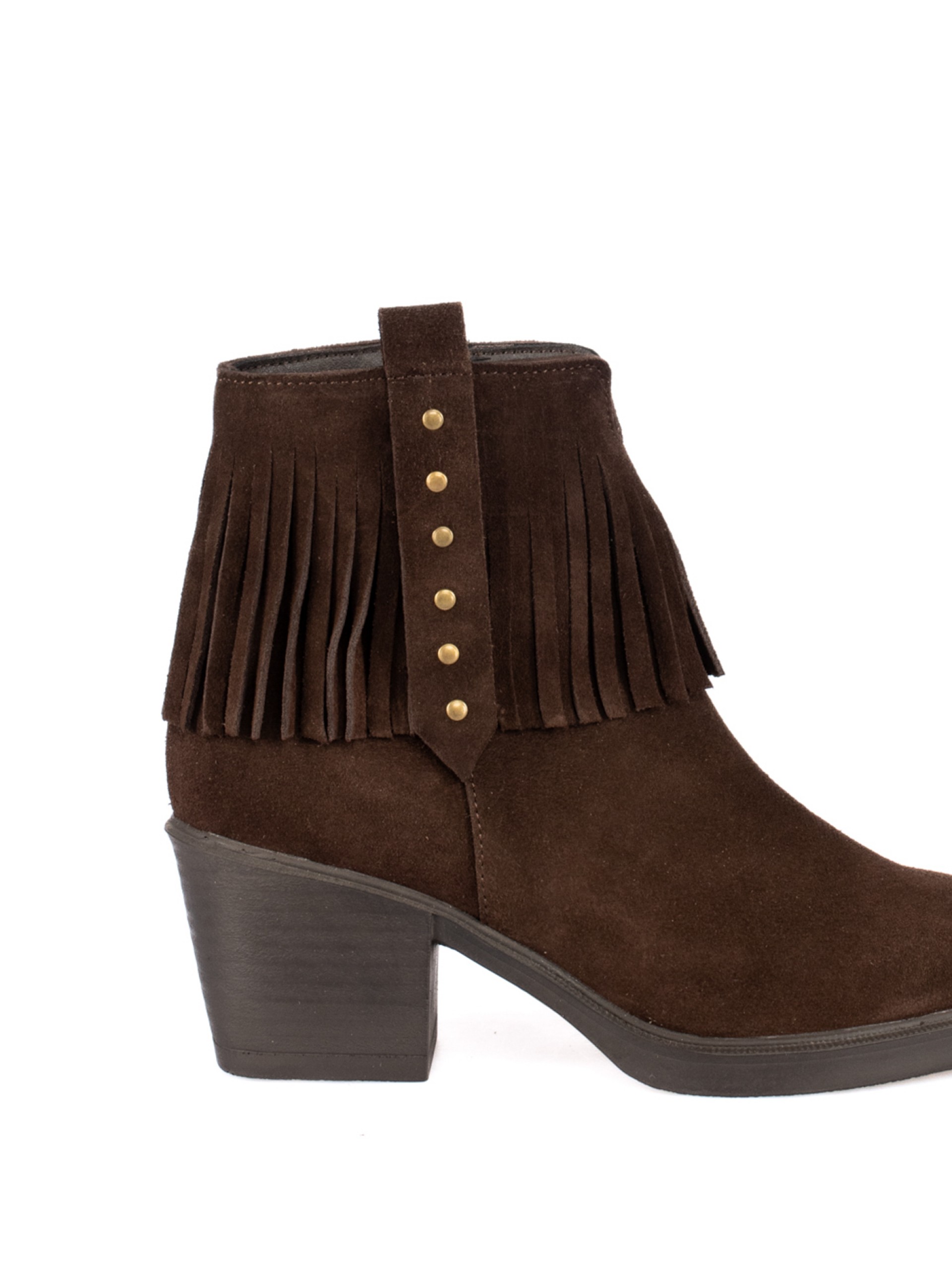 Suede ankle boot with fringe.