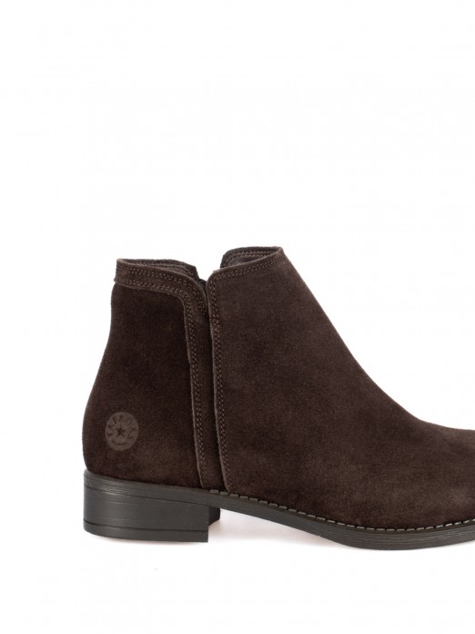 Flat suede ankle boot Flat suede ankle boot