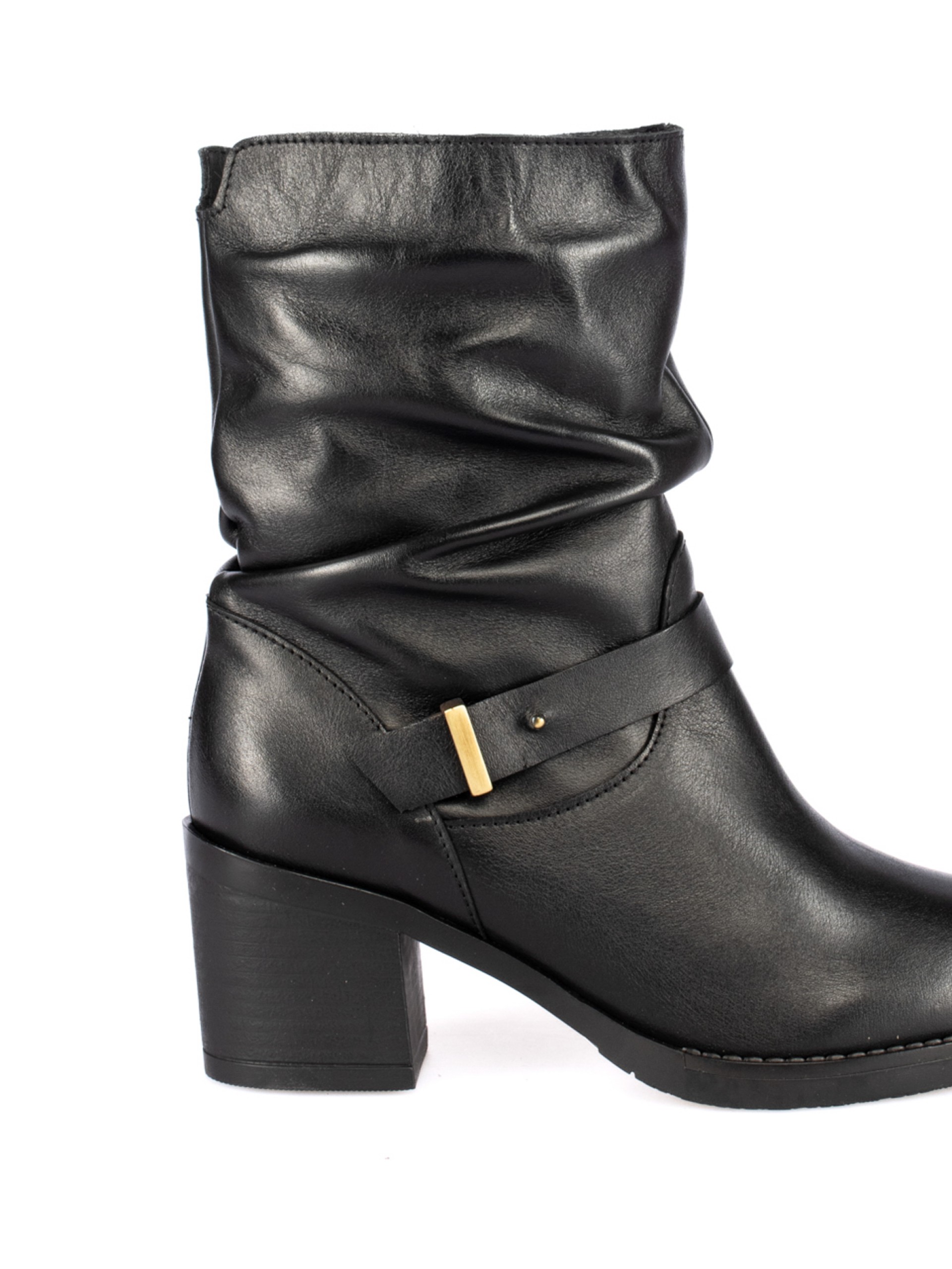 Bota em Pele com Salto Alto