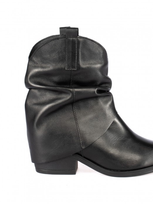 Bota em Pele com Cano Duplo Bota em Pele com Cano Duplo