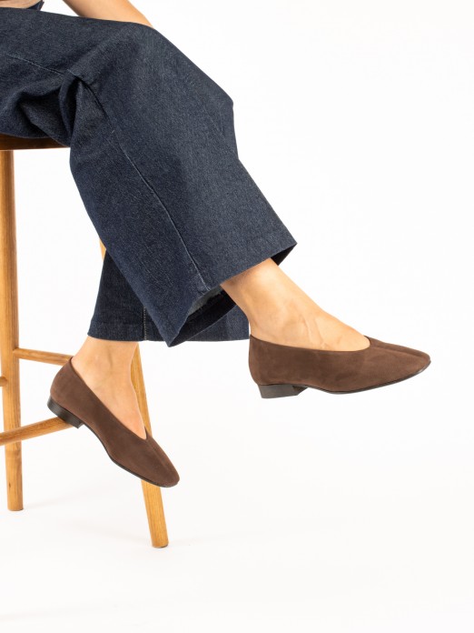 Flat shoe in nubuck leather Flat shoe in nubuck leather
